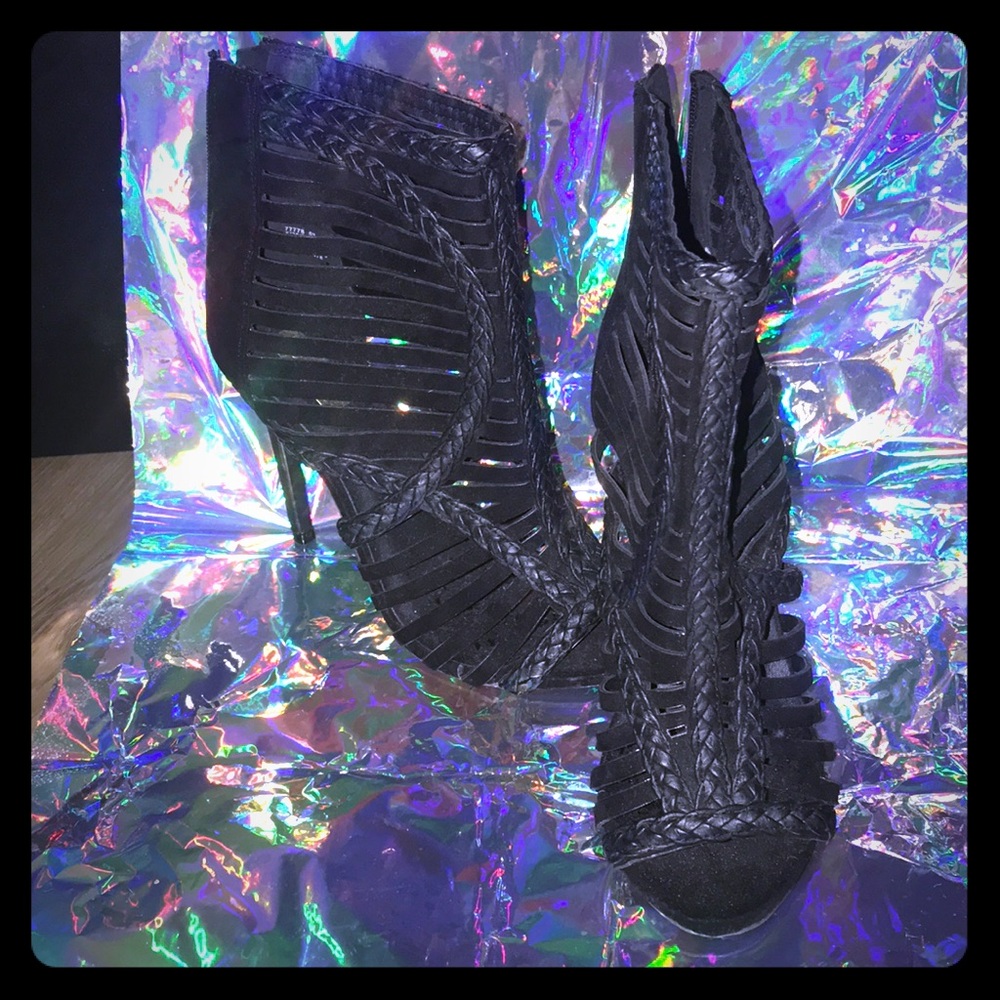 SOLD!!Caged Sexy Black Sandals